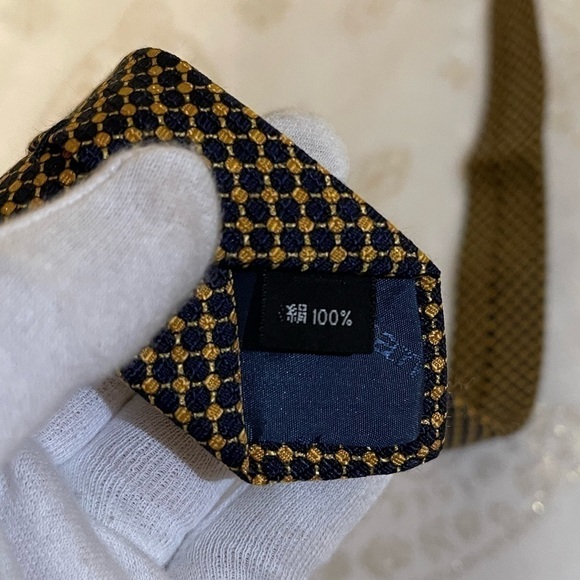 CHRISTIAN DIOR 💯 silk monsuier in black and gold - Picture 5 of 7